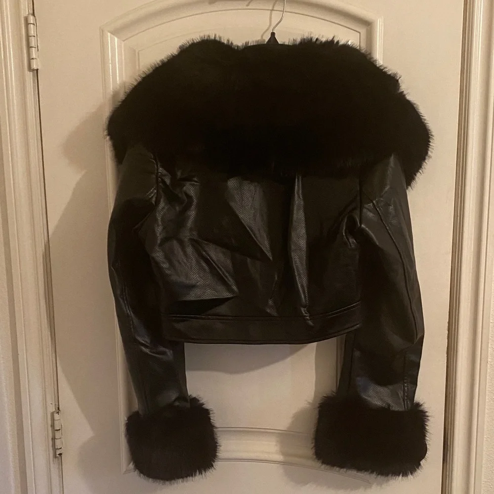 Luxurious Black Fur-Trimmed faux Leather Jacket new! - Picture 2 of 4